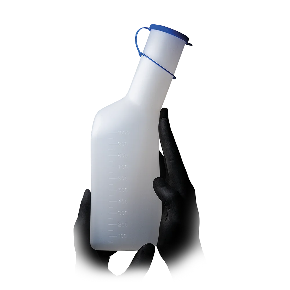 Botella de orina de PE para hombres, angular, de color blanco / lechoso con tapa de PP azul: comprar botella de orina desinfectable y resistente al calor para hombres como suministros para la sala y el paciente.